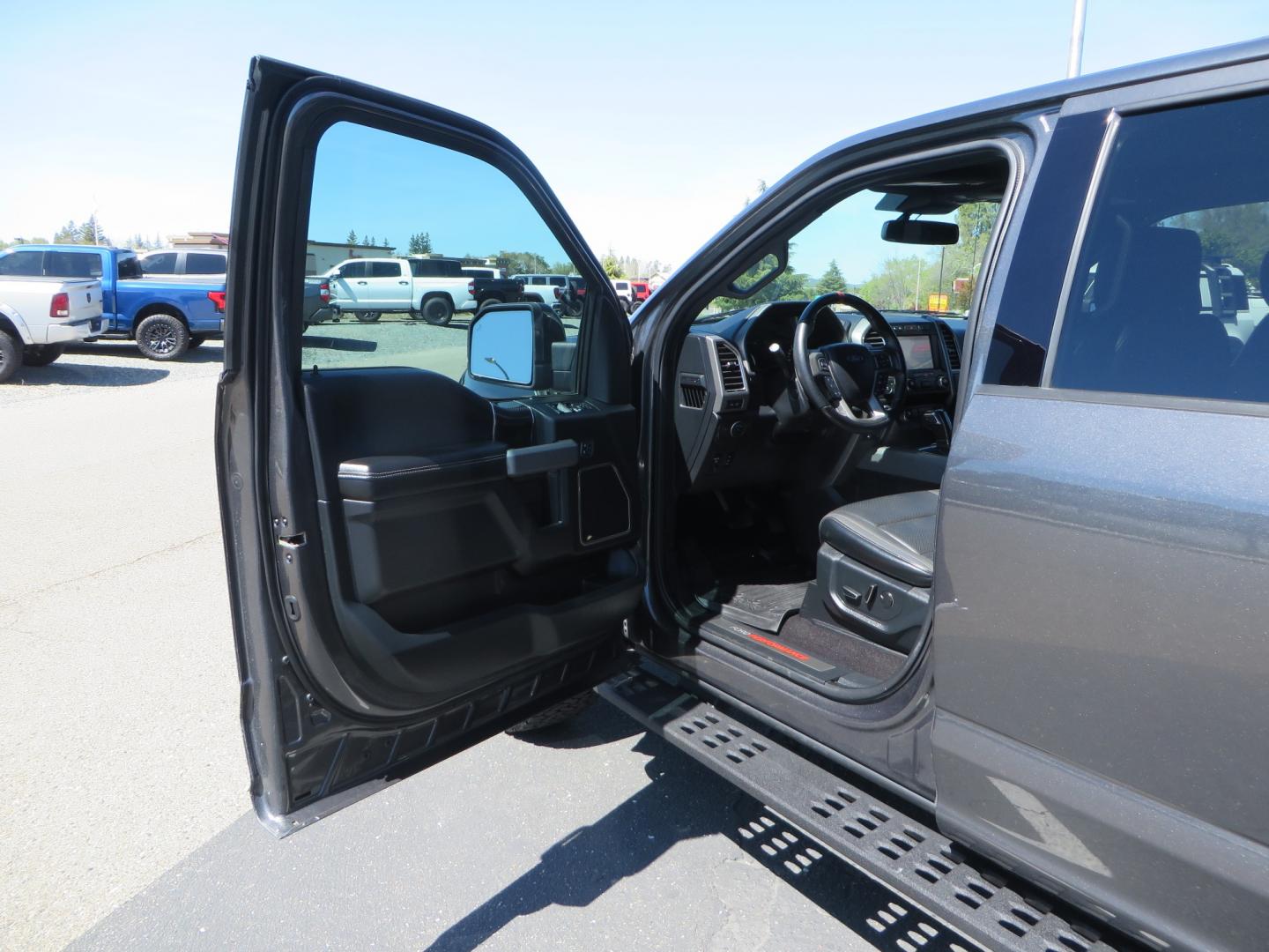 2019 CHARCOAL /BLACK Ford F-150 F-150 Raptor (1FTFW1RG6KF) with an 3.5L V6 ECOBOOST engine, automatic transmission, located at 2630 Grass Valley Highway, Auburn, CA, 95603, (530) 508-5100, 38.937893, -121.095482 - Photo#14